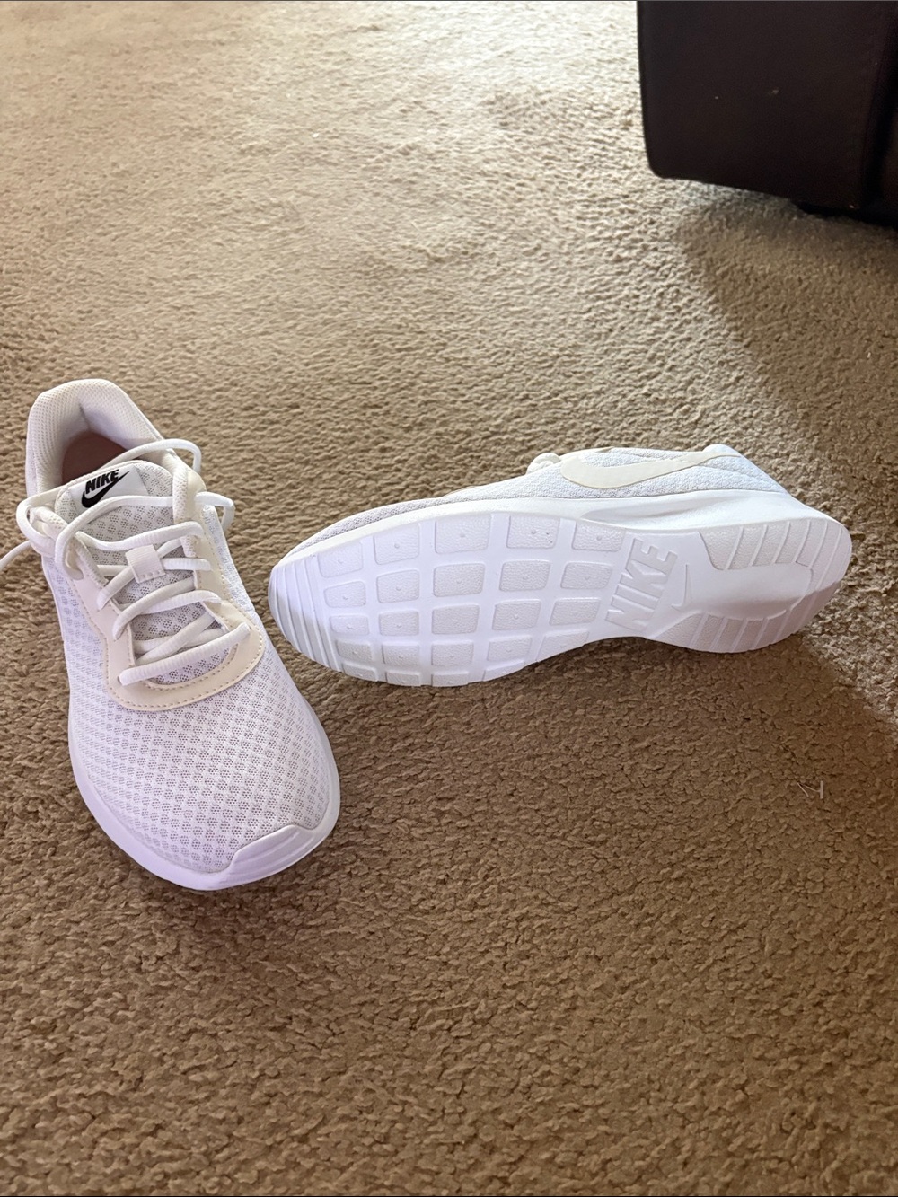 Nike All-White Mesh Running Sneakers - Picture 4 of 4